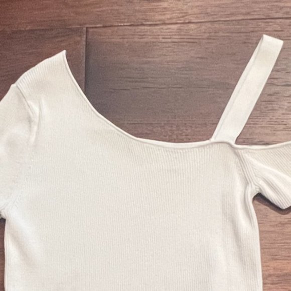 ZARA KNIT CUT-OUT SHOULDER SHORT SLEEVE SHIRT, SIZE US SMALL, WHITE - Picture 2 of 4